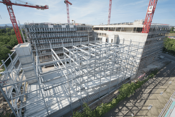 Construction d'un parking métallique à Offenbach pour un bâtiment de bureaux neutre en CO₂